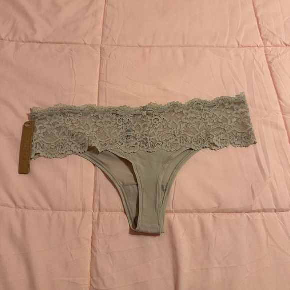 Skims Fits Everybody Lace Thong - Picture 2 of 4